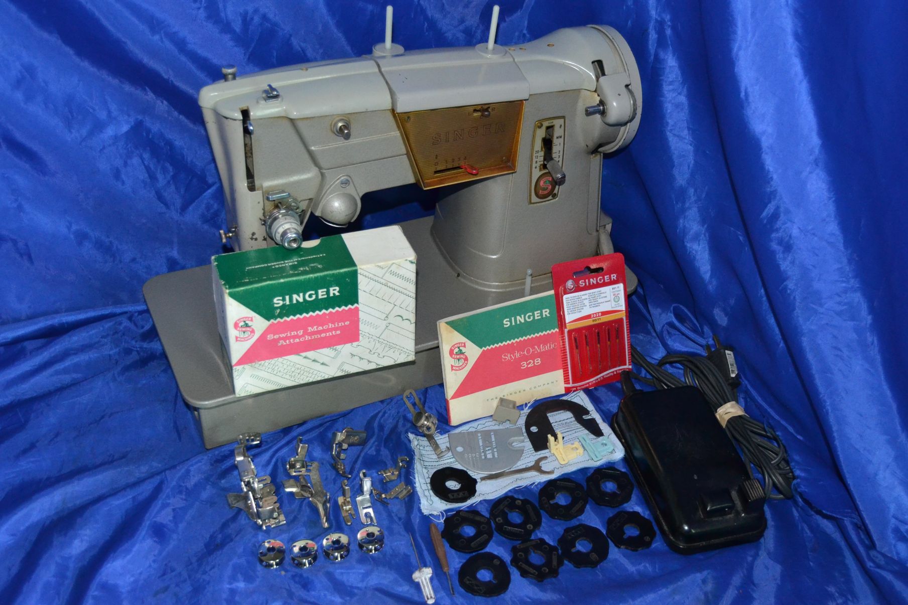 SINGER 328K STYLEOMATIC SEWING MACHINE SERIAL NO EX436700 BORN DATE